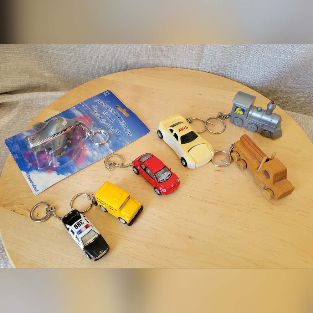 VTG 1990's Lot of 7 Car, Airplane,Train Keychain Keyring Classic LogoKey & Card